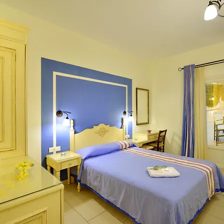 Pelican Hotel 2*